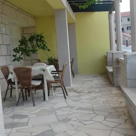 Apartment 869-4 For 4 Pers In