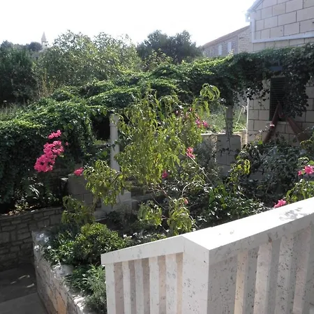 869-4 For 4 Pers In 鲁巴达