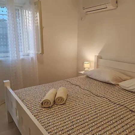 869-4 For 4 Pers In Apartman Lumbarda