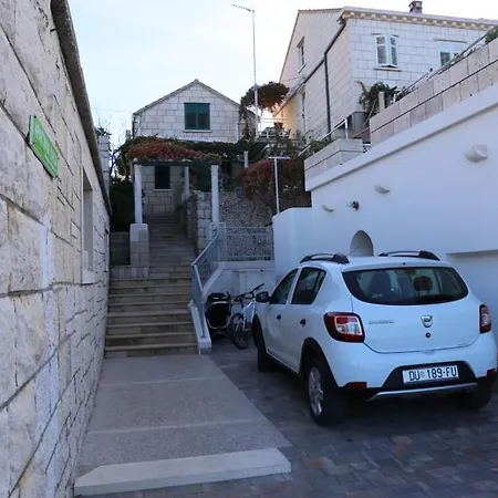 869-4 For 4 Pers In *