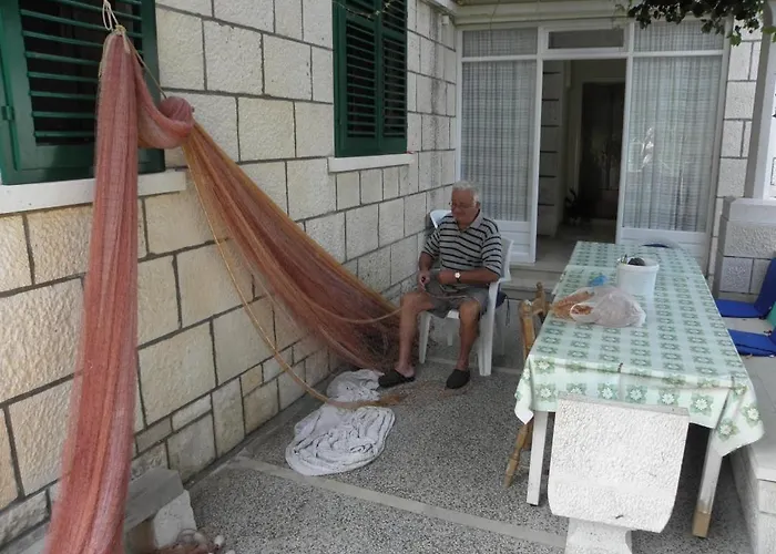 869-4 For 4 Pers In *