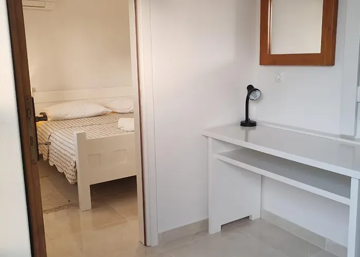 869-4 For 4 Pers In * Lumbarda